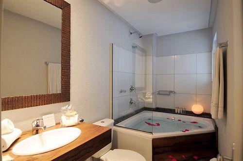 Hotel Clinipel - Emporio &